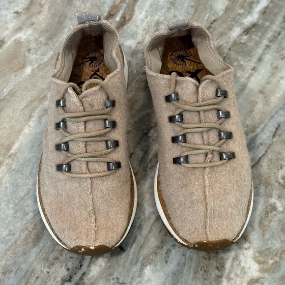 Women’s OTBT Courier Wool Alpaca Sneakers Casual Athletic Tan Beige- Size 6.5 - Picture 4 of 12